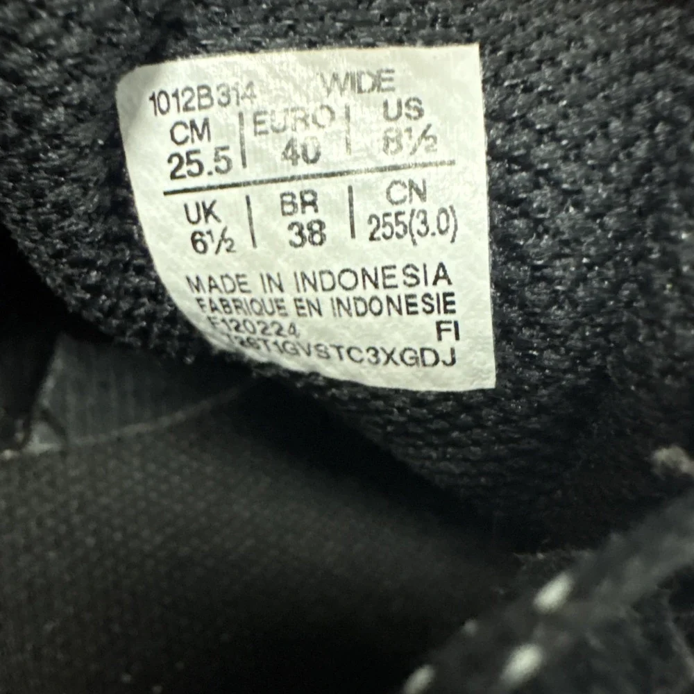 Asics product pair